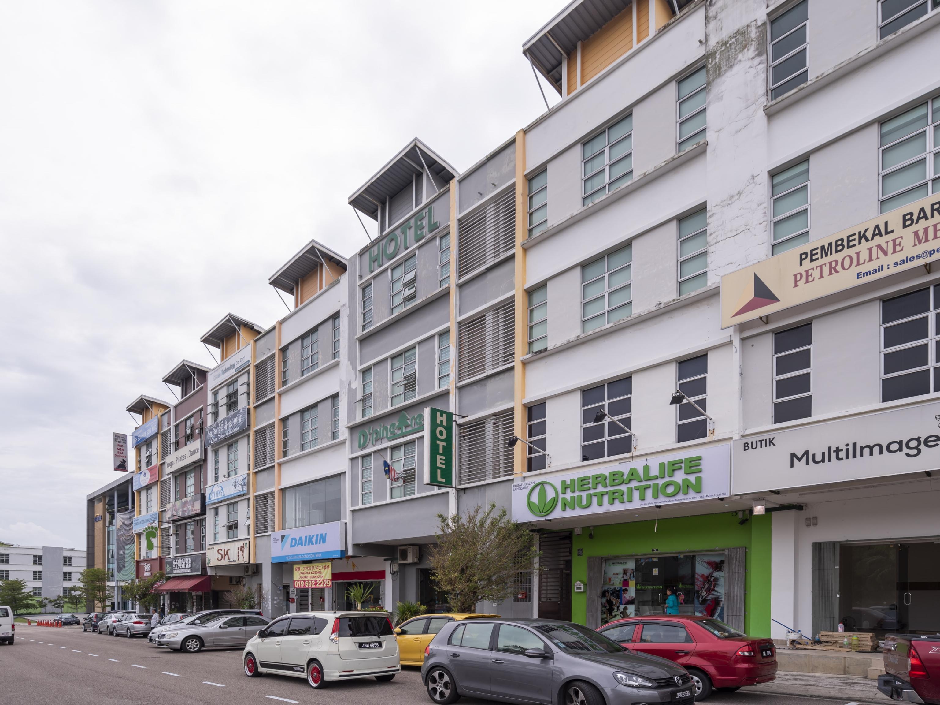 ג'והור בהרו D'Pinetrees Hotel מראה חיצוני תמונה