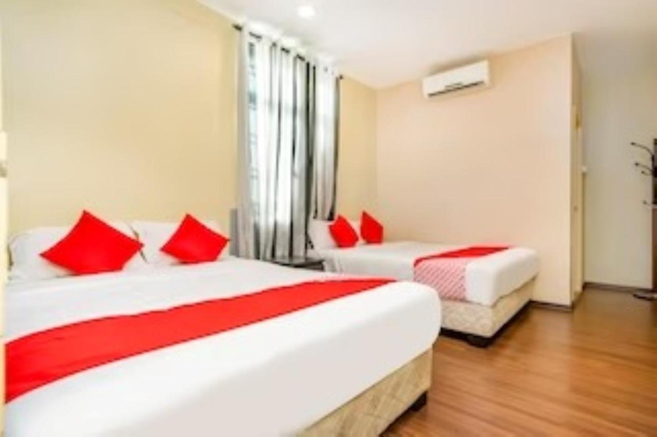 ג'והור בהרו D'Pinetrees Hotel מראה חיצוני תמונה