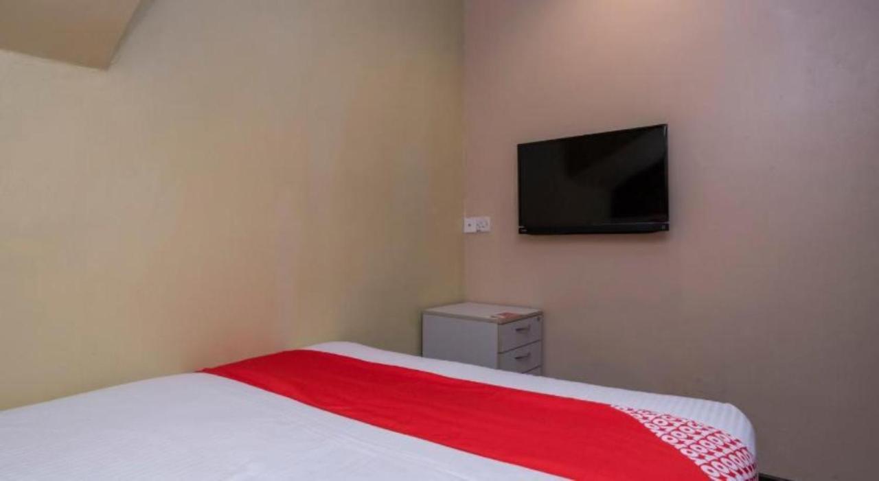 ג'והור בהרו D'Pinetrees Hotel מראה חיצוני תמונה